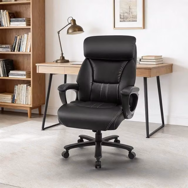 Sedia da ufficio ergonomica REDOM nera con poggiatesta e rivestimento in ecopelle, L: 86 cm, P: 72 cm, H: 127 cm