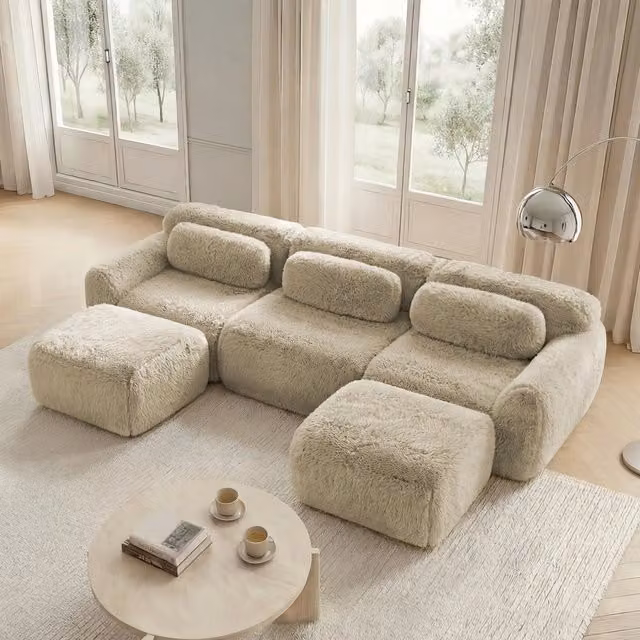 Divano panoramico modulare a U Mivray in tessuto beige con ottomana coordinata per il tuo soggiorno