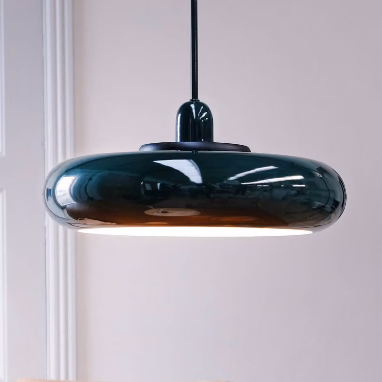 Dyberg Larsen Lampada a sospensione Planet, dimmerabile, Verde, Soggiorno / Sala da pranzo, Metallo, Design, Lampada a sospensione