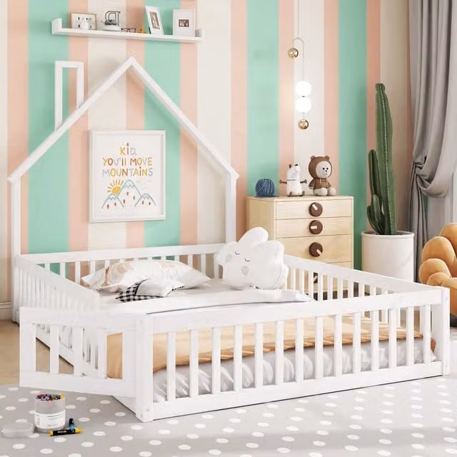 Letto per bambini a forma di casetta con camino; sponde di sicurezza e doghe; legno di pino e MDF; bianco; 140x200 cm; senza materasso