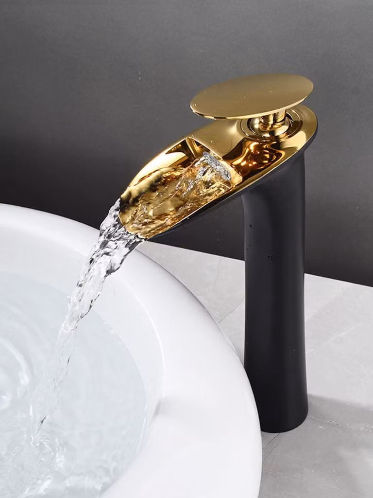 Rubinetto per lavabo - Interamente in ottone con design a cascata - Oro/bianco