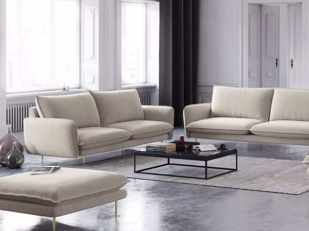 Divano 2 posti Vienna di Cosmopolitan Design in tessuto strutturato beige chiaro e oro – 2