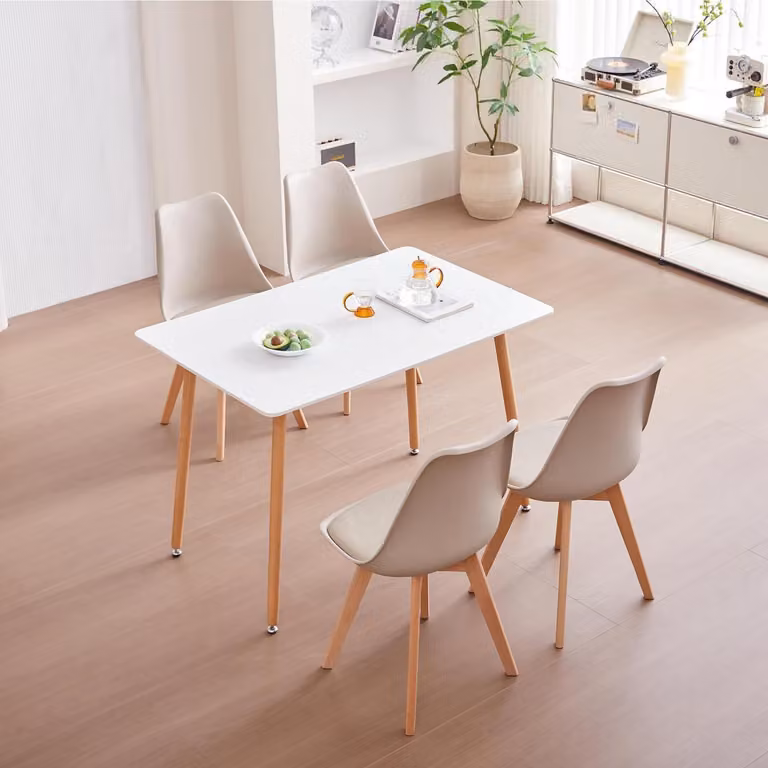 Set per sala da pranzo: 1 tavolo, 4 sedie. Tavolo rettangolare, dimensioni 110x70x75 cm, colore kaki. Sedie in stile scandinavo, rivestite in tessuto PU, con gambe in metallo