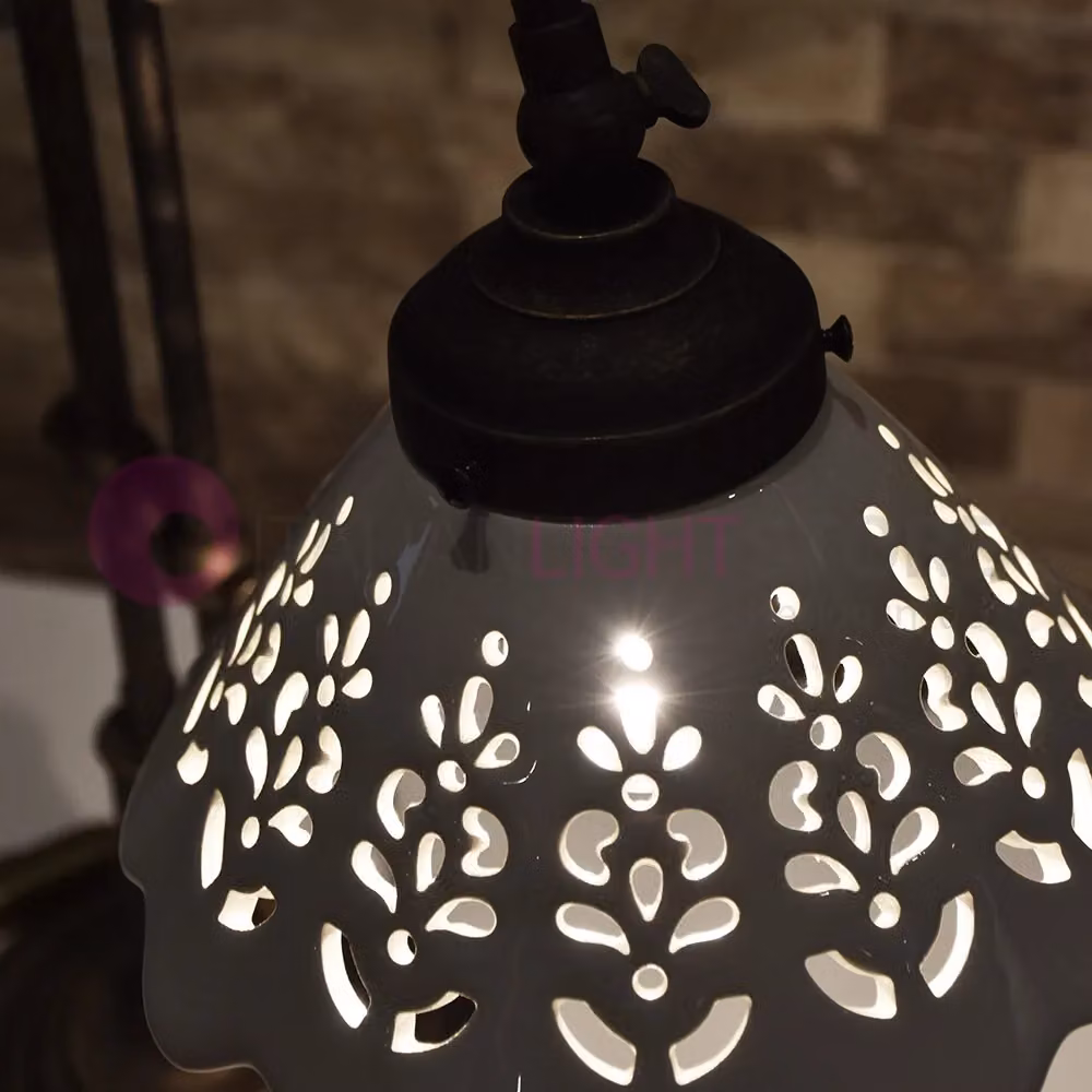 Abat jour VOLTERRA di Ceramiche Borso in ottone e ceramica bianca, stile rustico, con paralume a cono e base regolabile – 2