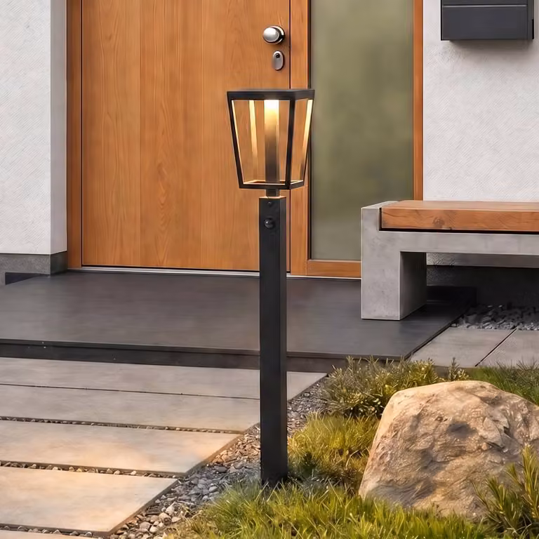 Lucande Lynx, lampione a LED, 95,5 cm, nero, IP65, con sensore Lynx, Nero, Metallo, Moderno