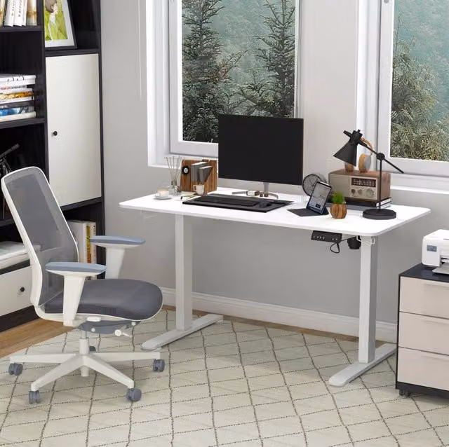 Scrivania elettrica regolabile in altezza 140x70 cm con 4 memorie e ganci, bianca, per postazioni seduta e in piedi