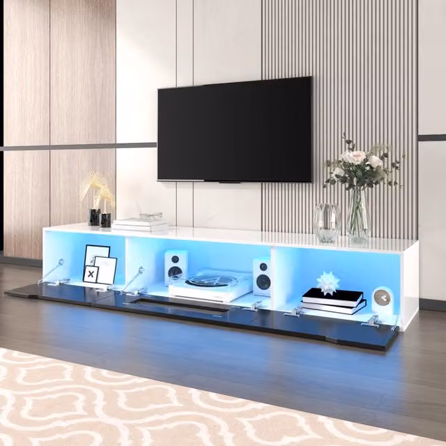 Mobile TV Mivray con fissaggio a parete, ante scanalate e illuminazione LED integrata, nero lucido e bianco