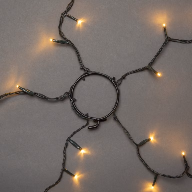 Konstsmide - Mantello a LED con anello, per albero di Natale, 5 fili da 40 diodi ciascuno, preassemblati, 200 diodi color ambra, trasformatore interno da 24 V, cavo verde scuro; 6361-820