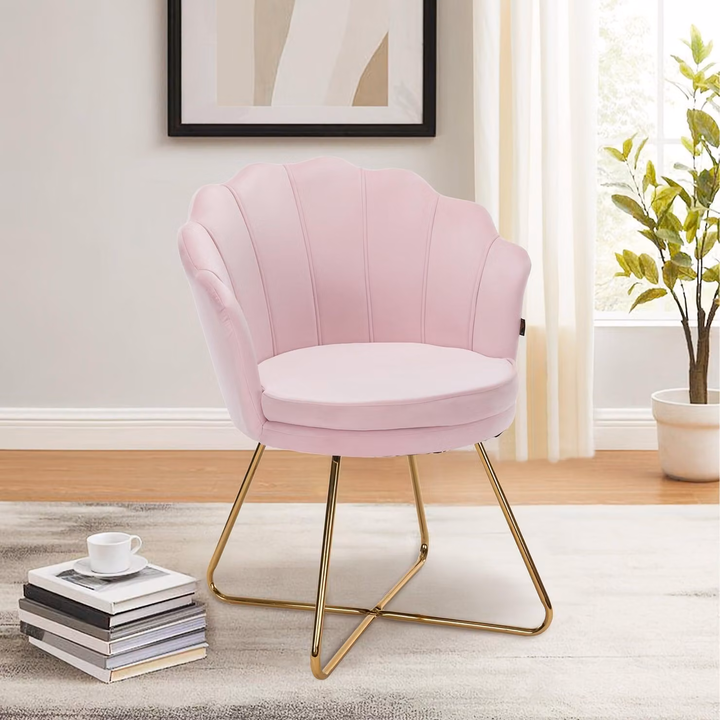 Sedie da pranzo imbottite con gambe in metallo dorato e design ergonomico