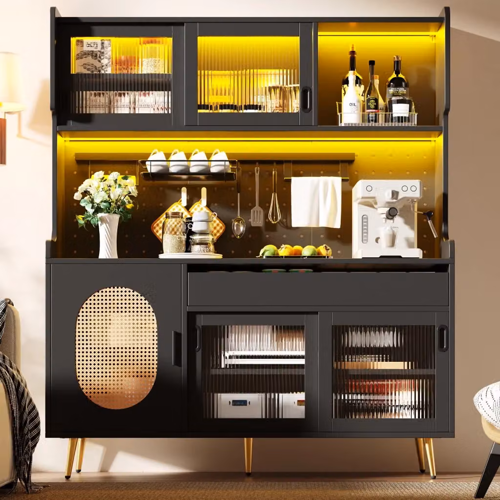 Credenza moderna FOLYNA in MDF nero con illuminazione LED integrata e pannello forato, L: 145 cm, P: 39 cm, H: 171 cm – 2