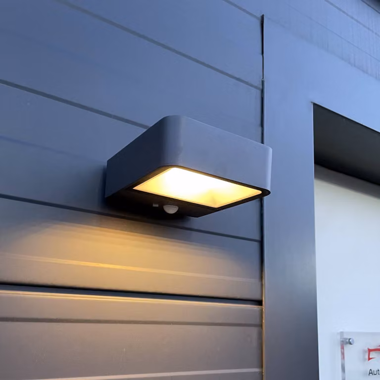 MEGATRON Wandia Lampada da parete a LED solare, sensore, Nero, Alluminio, Lampada solare da esterni