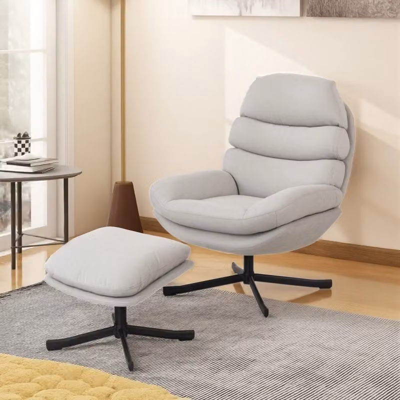Poltrona relax girevole 360 gradi con pouf WISHDOR in tessuto bianco, struttura in metallo e schienale a conchiglia, L: 78 cm, P: 93 cm, H: 100 cm – 2