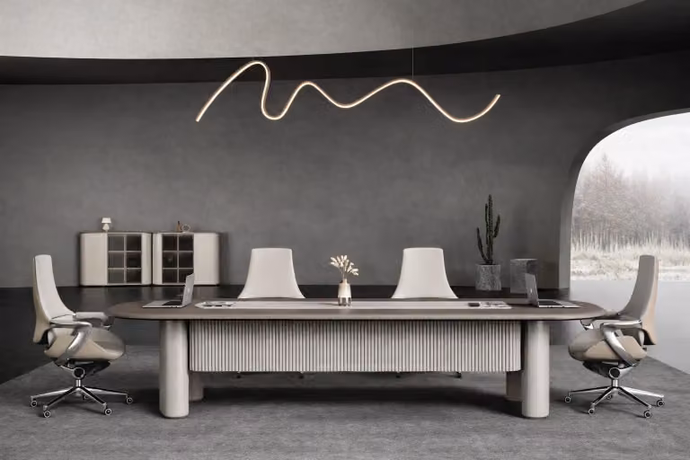 Un elegante tavolo da conferenza, completo di sedie ergonomiche e un mobiletto laterale