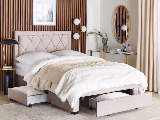 Letto contenitore Glam Design in velluto beige con cassetti e testiera alta trapuntata L/P/H: 217 x 140 x 145 cm – 1