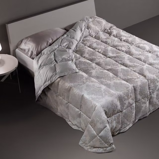 Trapunta in piuma e duna DaunenStep Classica 14036A per adulti, traspirante e termoregolatrice, disponibile nei colori beige e grigio