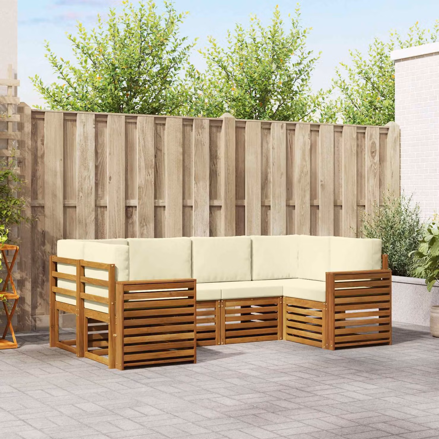 Set di divani da esterno vidaXL a forma di L in legno di acacia con cuscini, beige e bianco