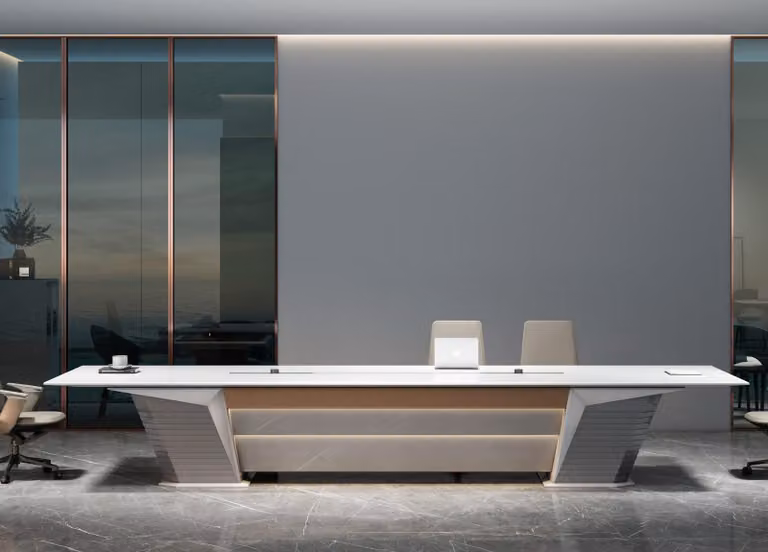 Eleganter Konferenztisch in Weiß – ideal für Büro und Meetingräume