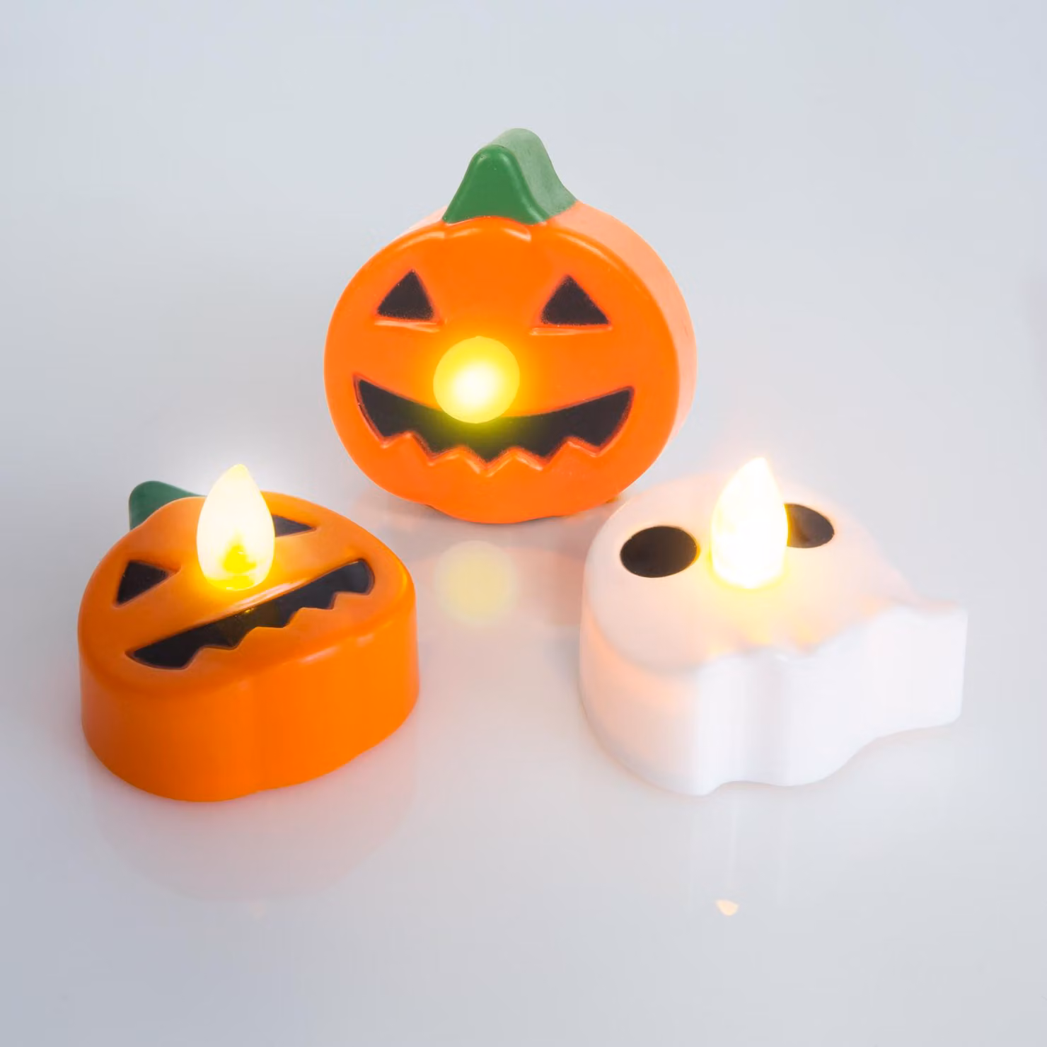 Tre candele a batteria a forma di zucca e fantasma, ideali per Halloween. Confezione da 3 pezzi