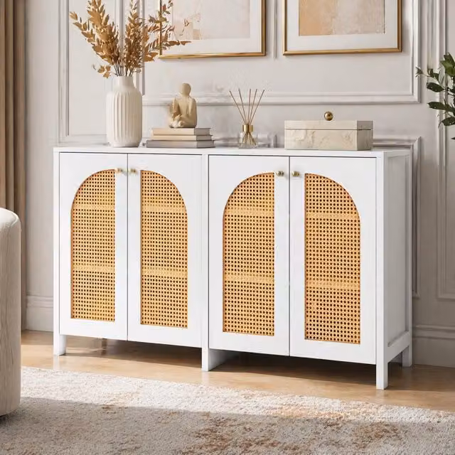 Credenza con 4 ante in rattan PE; maniglie in metallo e ripiano regolabile; MDF; bianca