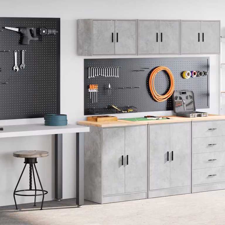 Set di 2 armadi da garage vidaXL in legno multistrato e MDF, colore grigio cemento, con ante a cerniera e ripiani interni