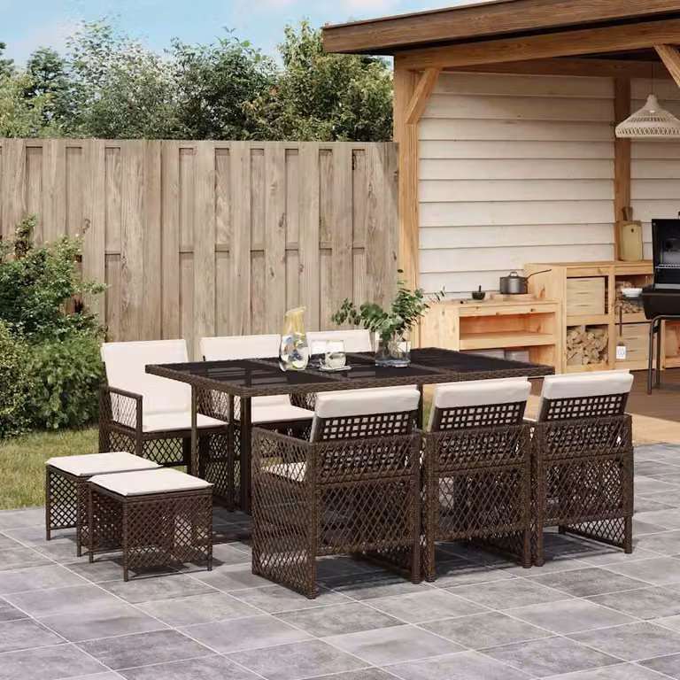 Set da Pranzo da Giardino vidaXL 11 pz in Polyrattan Marrone con Cuscini Bianchi e Tavolo in Vetro