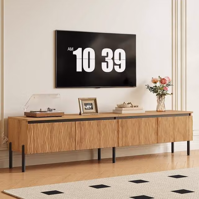 Mobile porta TV moderno OKWISH in legno e MDF beige con 4 ante a righe e vani porta media, L: 180 cm, P: 35 cm, H: 43 cm