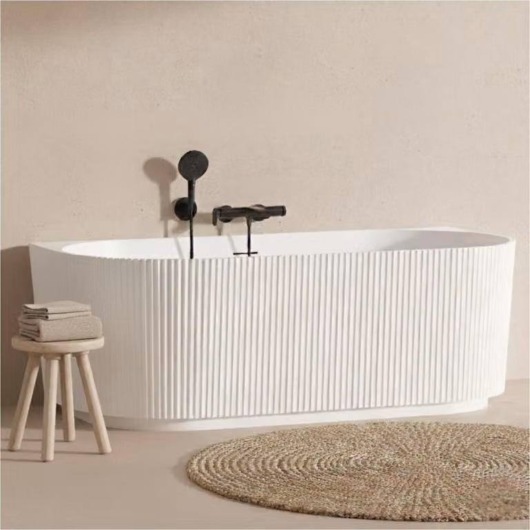 Vasca da bagno a parete STRIA 170cm in acrilico bianco rigato