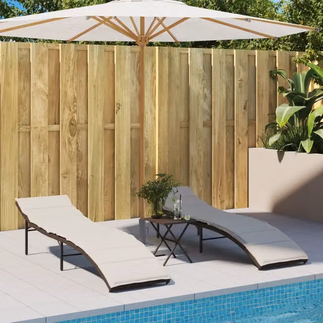 Set di 2 lettini prendisole vidaXL in polyrattan marrone con cuscini bianchi regolabili