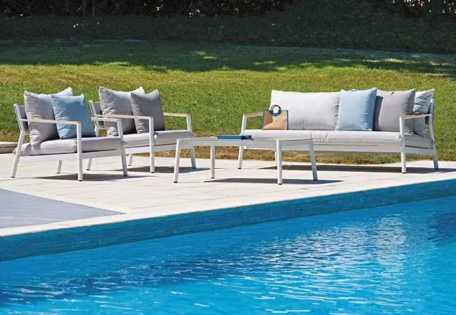 Set da salotto da esterno Classic Moia in alluminio bianco e teak con cuscini inclusi