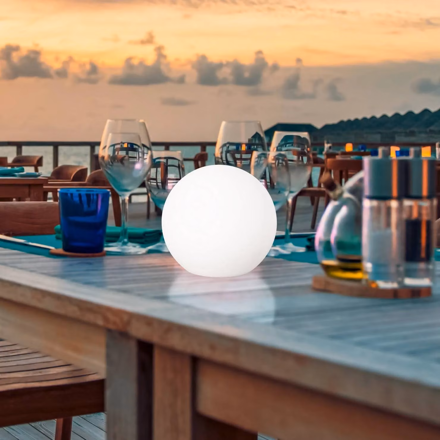 FH Lighting Lampada LED solare da esterno Dabus, Ø 25 cm, sfera, bianco, acrilico dimmerabile, Bianco / Opale, Soggiorno / Sala da pranzo, Plastica