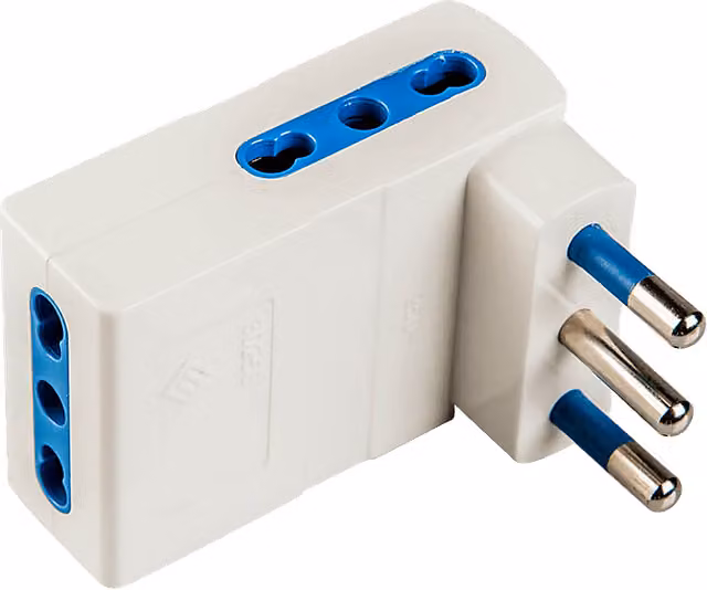 Adattatore multipresa salvaspazio POLYPOOL con spina 16A 2P+T e 3 prese bivalenti 10/16A 250V, bianco