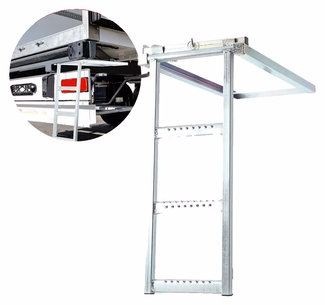 Scala pieghevole, materiale: acciaio inossidabile 304, capacità massima di carico: 300 kg, dimensioni (aperta): 75 x 72,5 x 35 cm, dimensioni (chiusa): 72,5 x 27 cm, peso: 6,2 kg