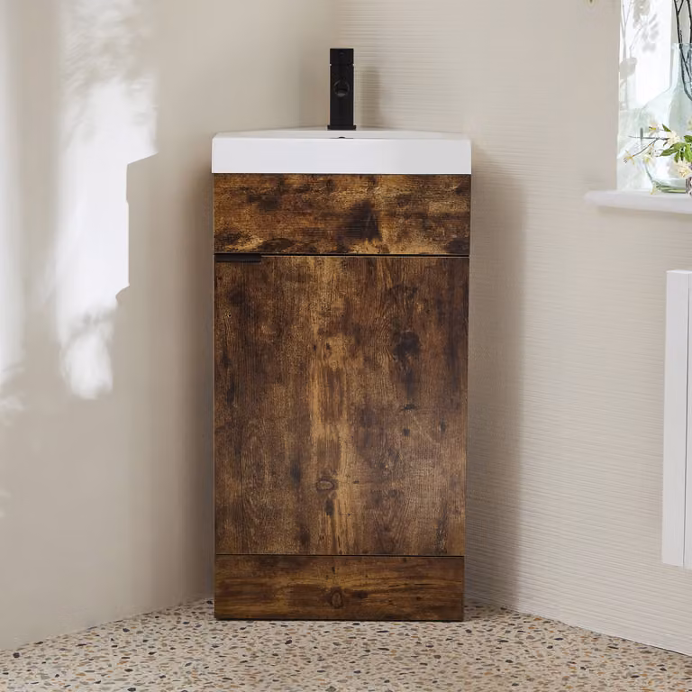 Mobile Bagno a Terra Angolare Rovere Scuro da 450mm con Lavabo e Maniglia Moderna Nera con Impugnatura a Dito - Cluo