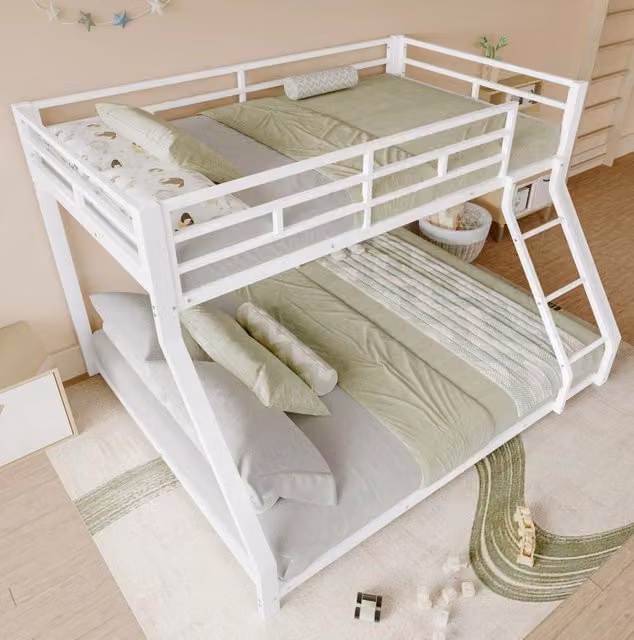 Letto a castello in metallo 90x200 cm / 140x200 cm con scala e sponde di sicurezza; bianco