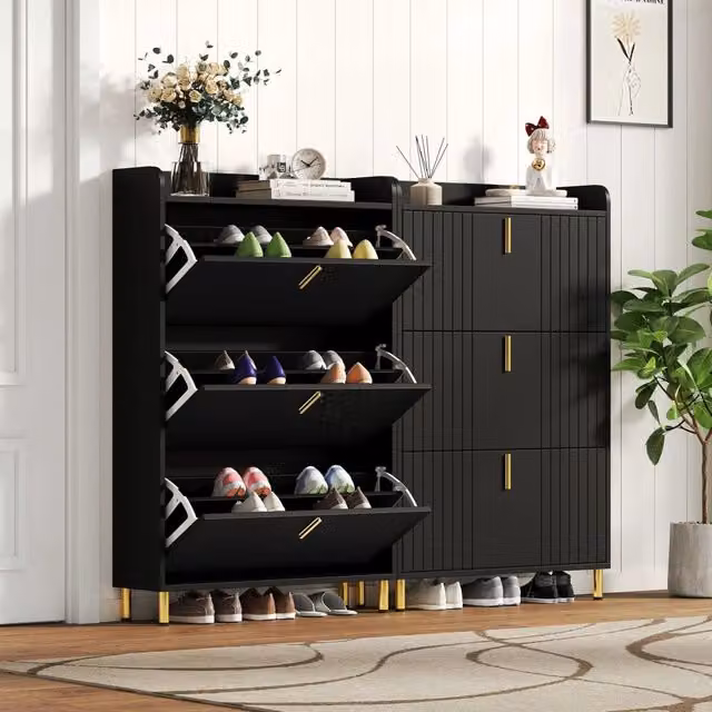 Set di 2 scarpiere con 3 ante a ribalta, ripiani regolabili e base dorata, per ingresso, in MDF nero opaco