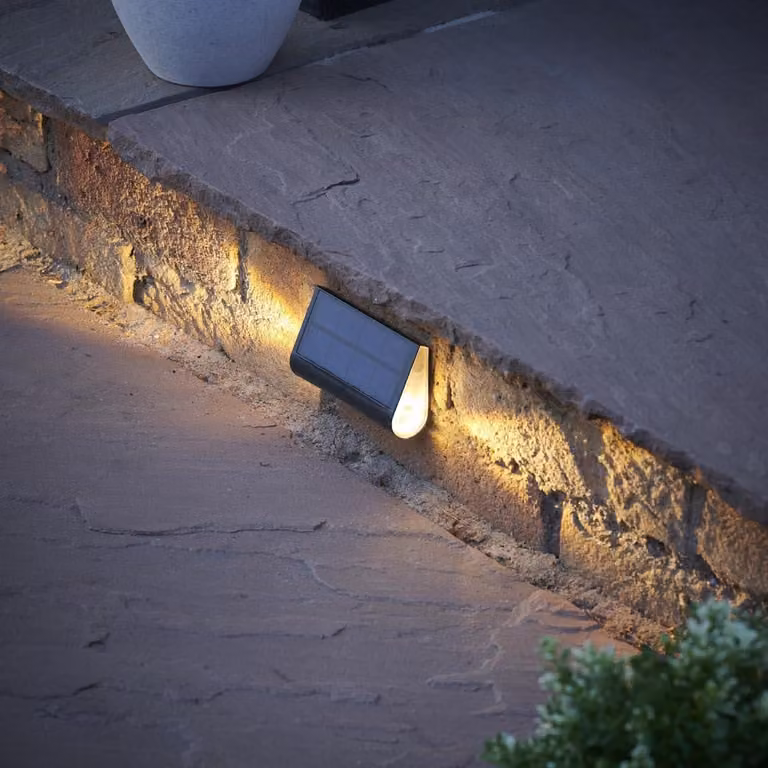 Set di 3 luci solari per scale, LED, 100 lumen, grado di protezione IP54, colore nero