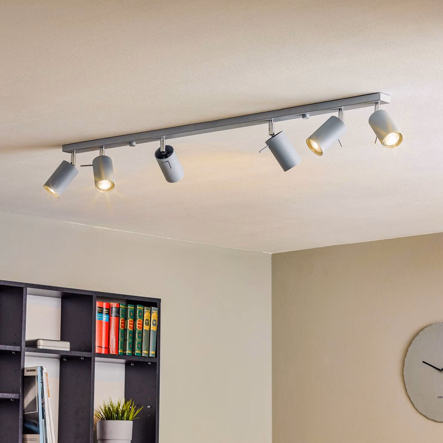 Faretto da soffitto Round, grigio, 6 luci lineari Round SOLLUX LIGHTING, dimmerabile, Alluminio / Grigio / Zincato, Soggiorno / Sala da pranzo, Metallo, Moderno