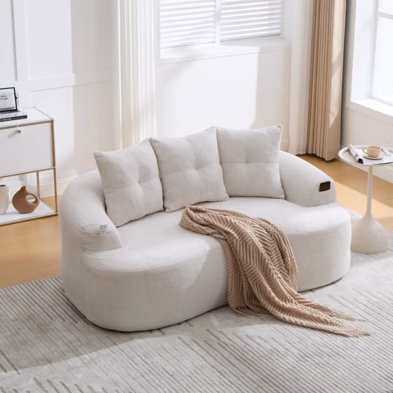 MODFU Divano a due posti. Seduta extra profonda. Molle insacchettate. Rivestimento in schiuma con tre cuscini decorativi. Ideale per spazi compatti. Colore: beige