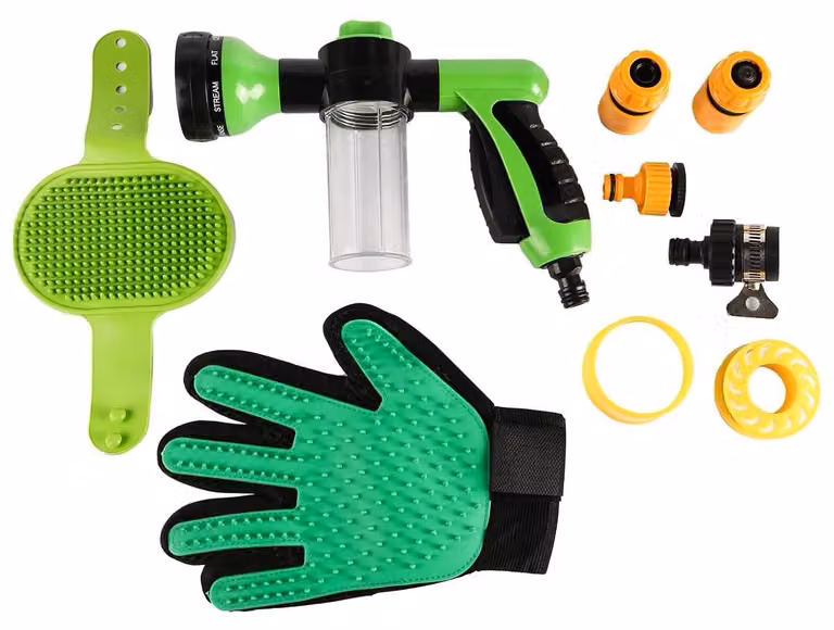 Doccia da giardino: design ergonomico, soffione con 8 getti, plastica resistente, ideale per irrigazione e pulizia, disponibile in verde e giallo