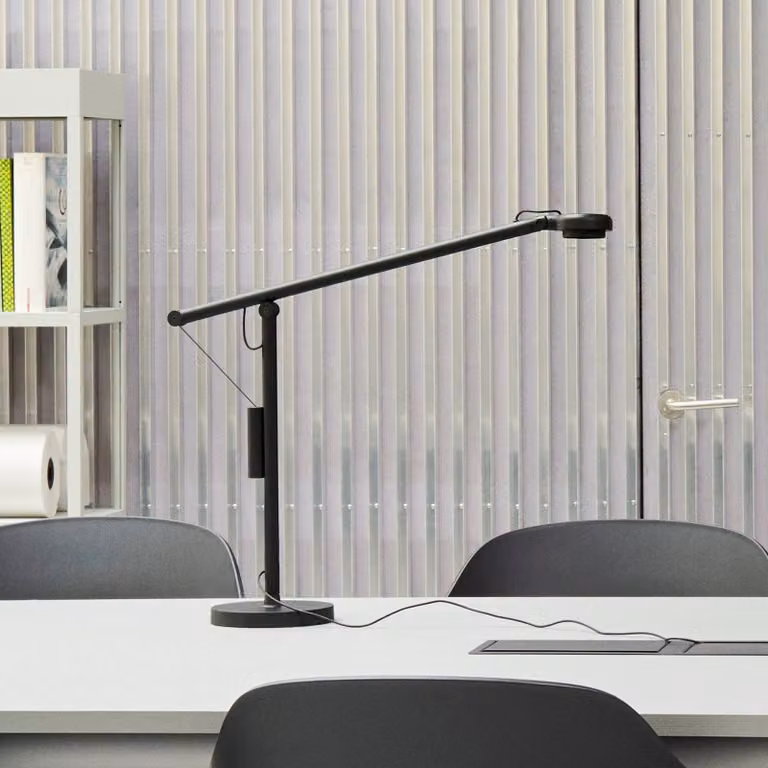 HAY Lampada da scrivania Fifty-Fifty, dimmerabile, Nero, Studio / Ufficio, Alluminio, Design, Lampada da tavolo LED