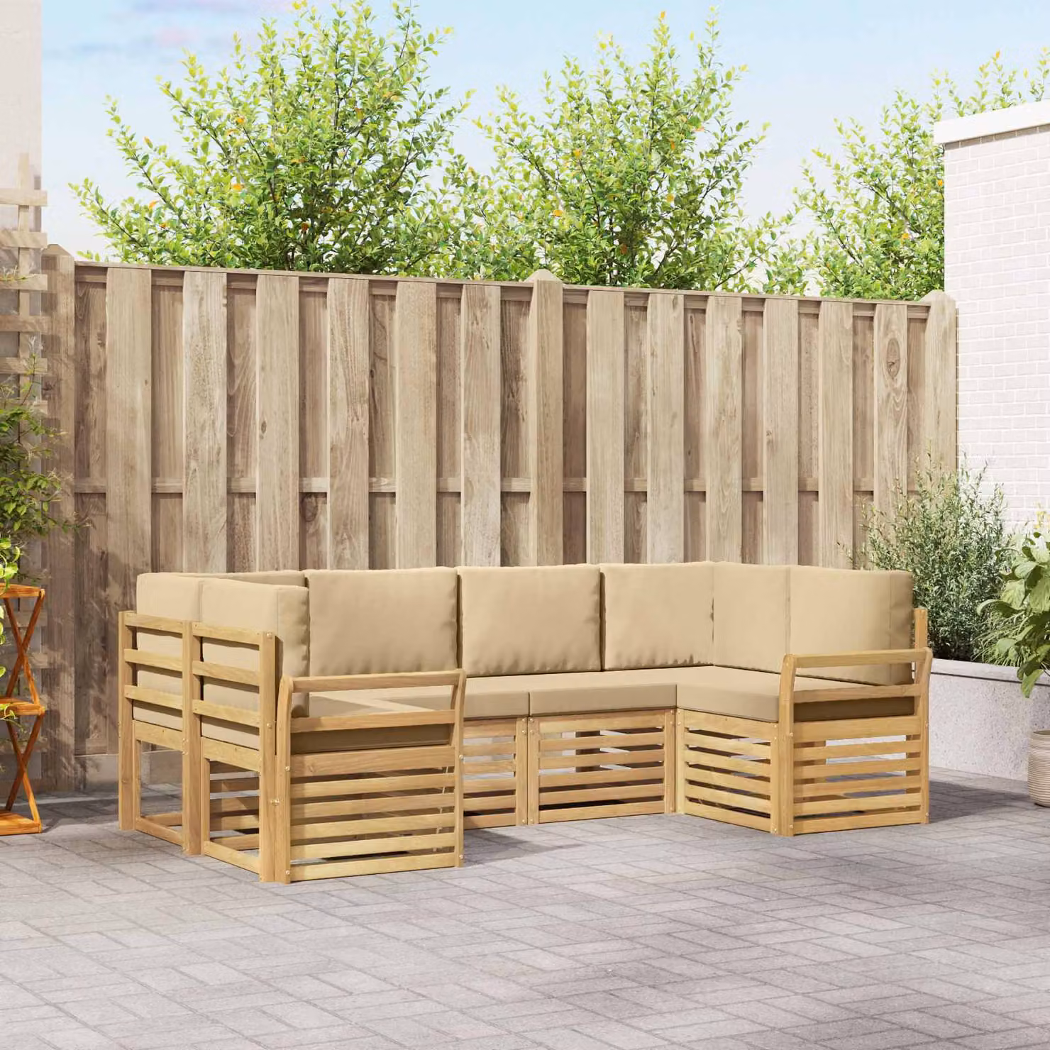 Set di divani da esterno vidaXL a forma di L composto da 6 pezzi in legno di acacia con cuscini bianchi e beige