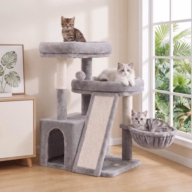 Albero per gatti con giochi