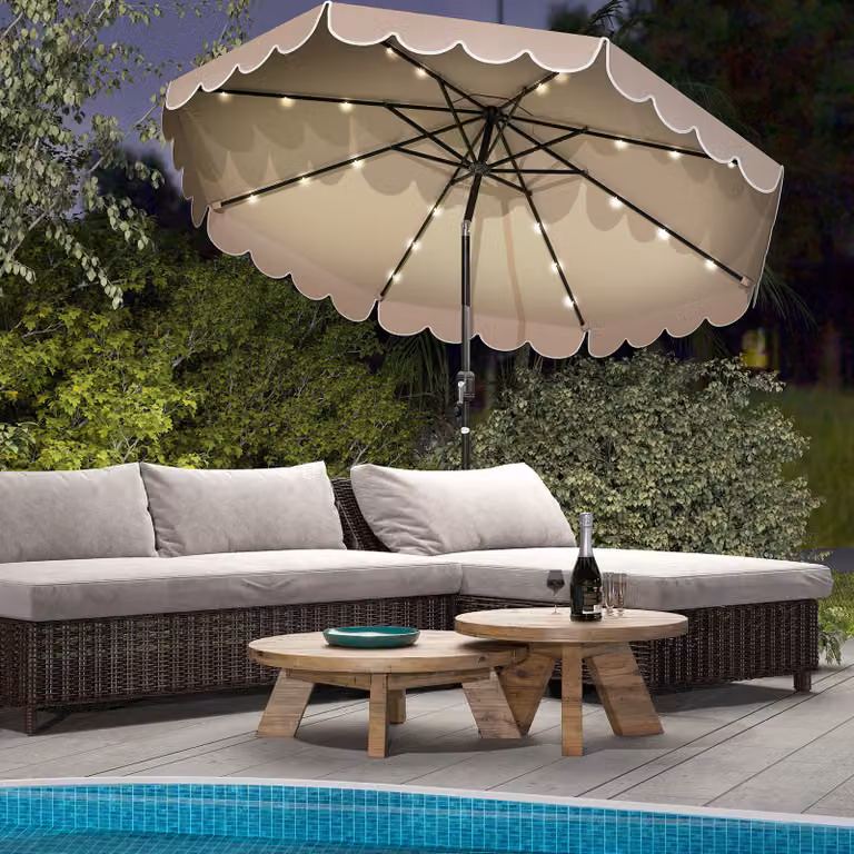 Ombrellone da mercato Costway marrone per giardino, piscina e spiaggia con altezza 253 cm e diametro 300 cm