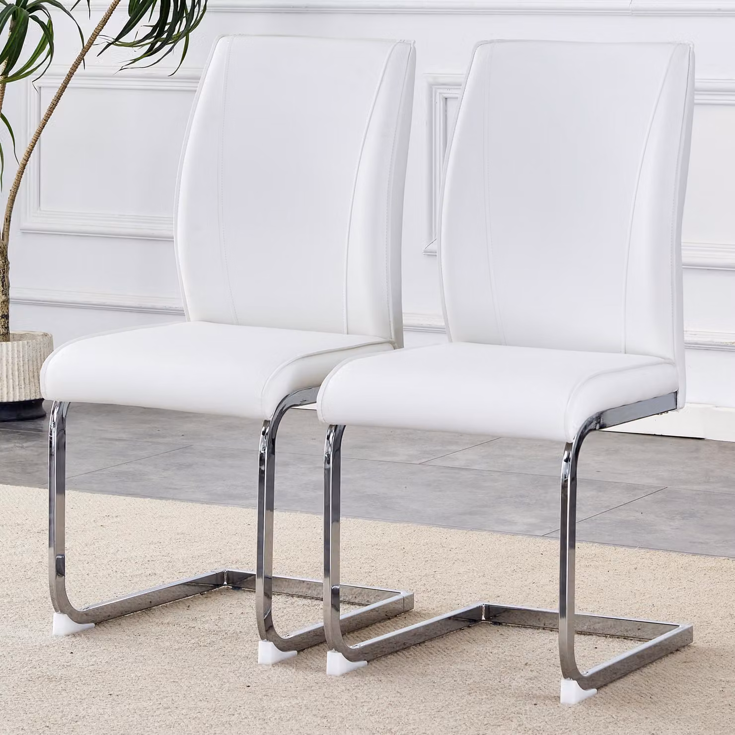 Set di 2 sedie da pranzo, rivestite in PU, con seduta confortevole e gambe in metallo (bianco e argento)