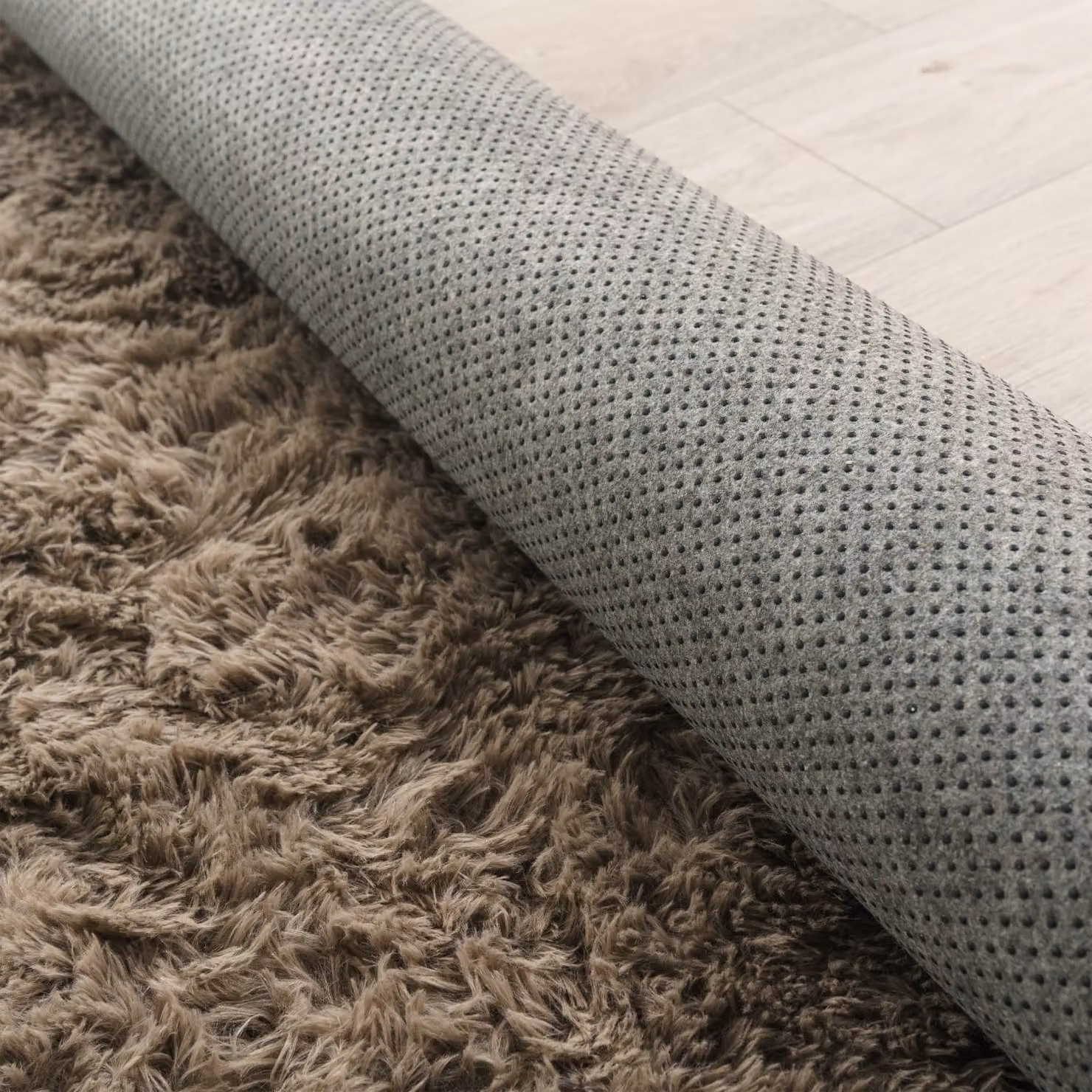 Tappeto rotondo a pelo alto Silvana color taupe diametro: 120 cm – 2