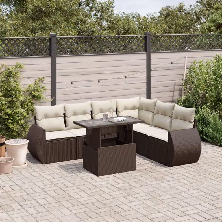 Set di divani da giardino vidaXL 7 pezzi in polyrattan marrone con cuscini bianchi e tavolino da esterno a forma di L