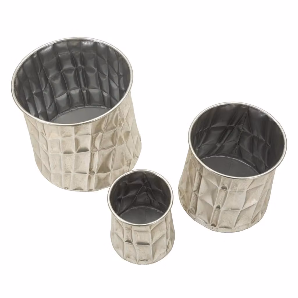 Set di tre portavasi Silver Vikasa Home in metallo argento martellato per tavolo, forma geometrica e moderna, diametro: 35 cm, altezza: 3,5 cm – 2
