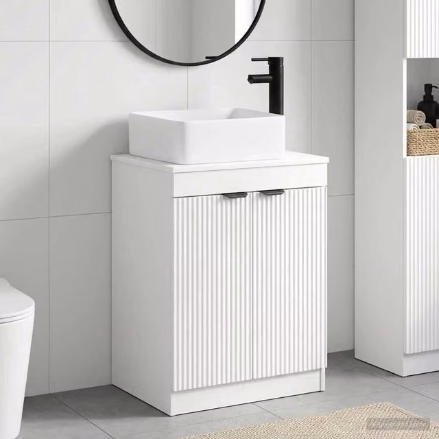 Set di mobili per il bagno moderno vidaXL in MDF bianco opaco con ante a battente e ripiani interni – 1