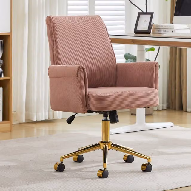 Sedia da ufficio girevole REDOM in velluto a coste rosa con dettagli oro, L: 61,5 cm, P: 29,5 cm, H: 49,5 cm