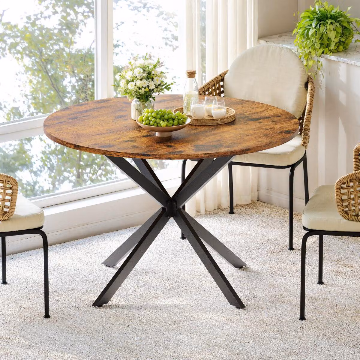 Tavolo da pranzo rotondo in stile industriale, Ø 120 cm, dalle dimensioni generose, con gambe a X, colore marrone vintage-nero, per cucina e soggiorno